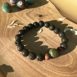 Браслет из лавы и яшмы